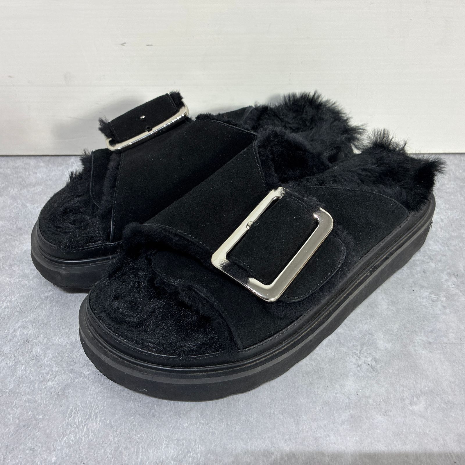 定価2.2万 MOHI ファーサンダル シングルベルト ブラック 起毛