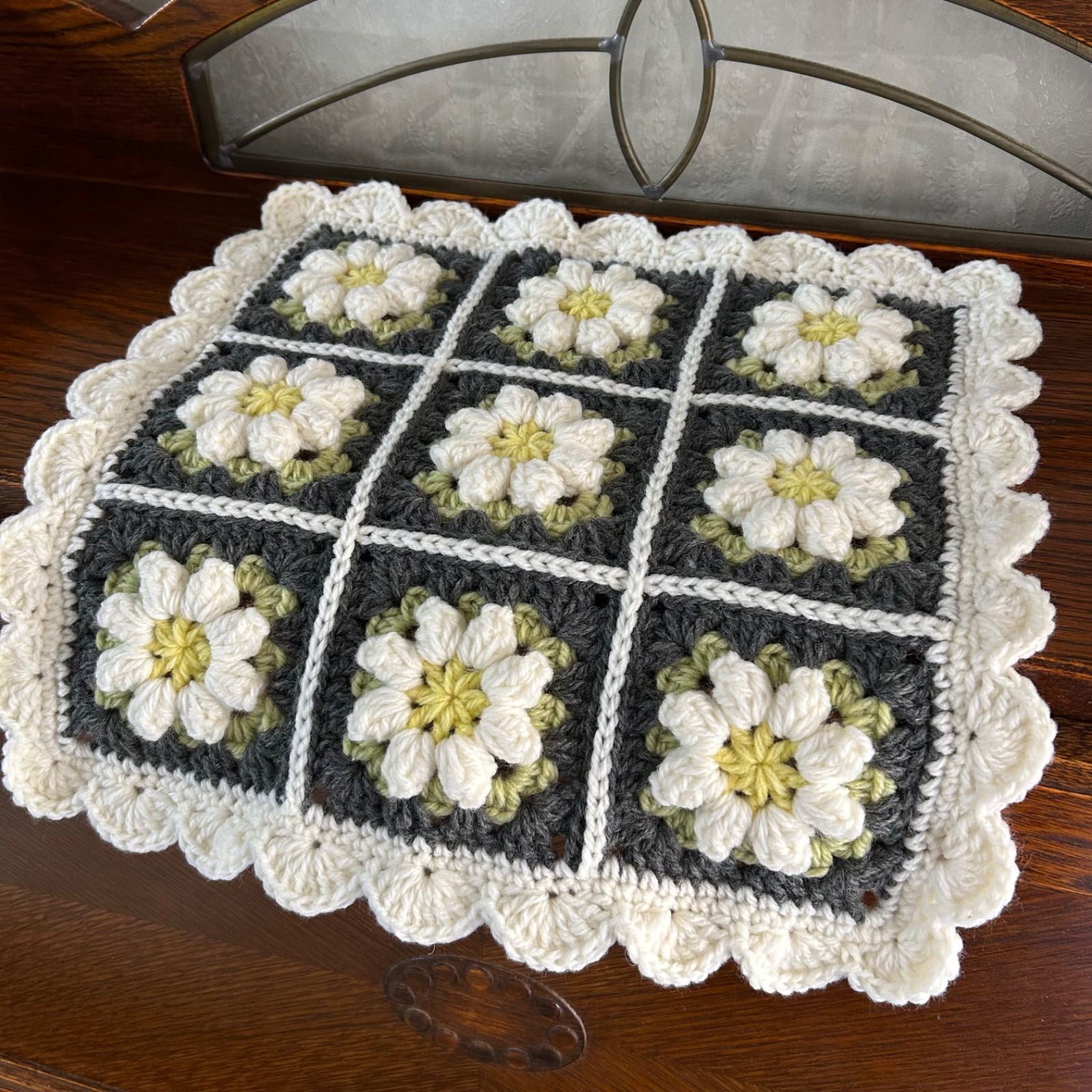 ぷっくりお花 マルチカバー モチーフ編み 編み物 ハンドメイド - メルカリ