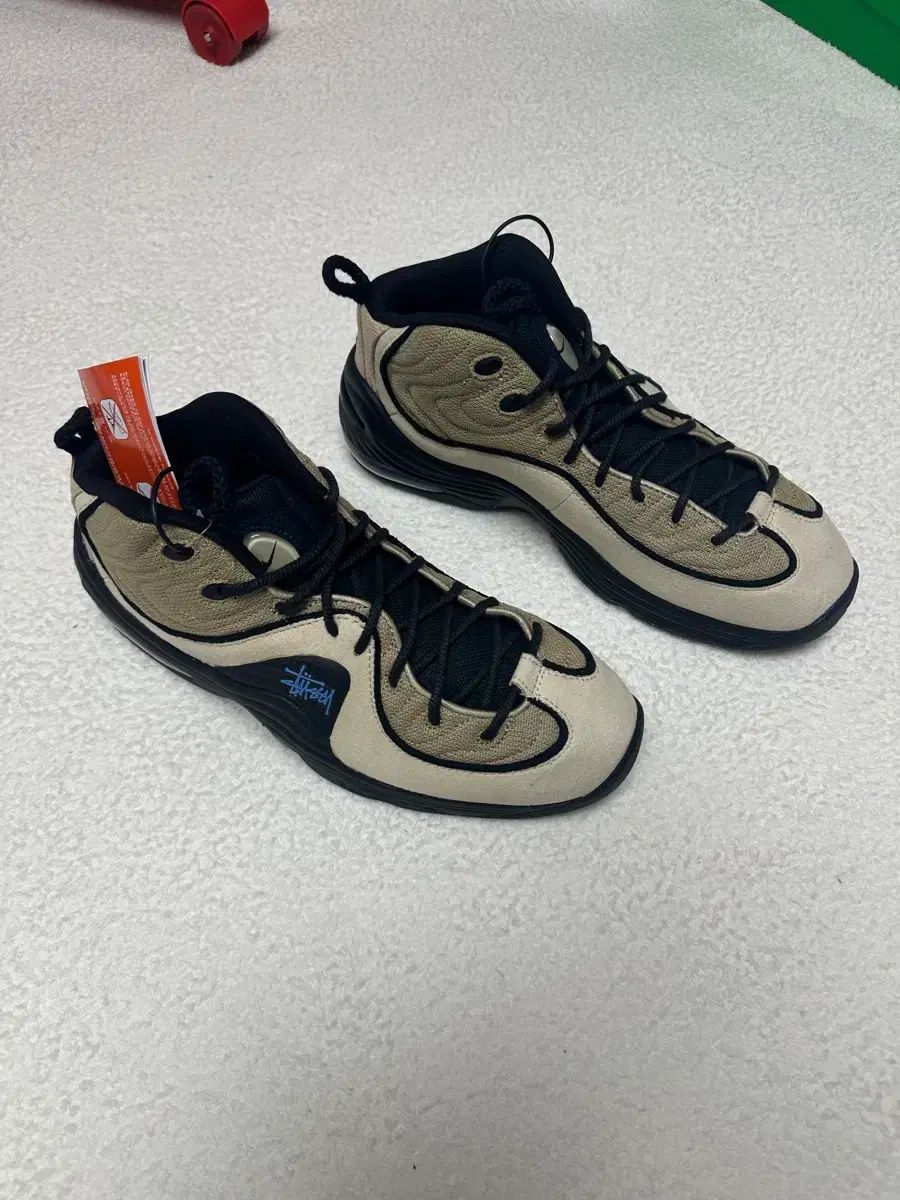 280)ナイキ ステューシー エアペニー2 ラタン ライムストーン - メルカリ