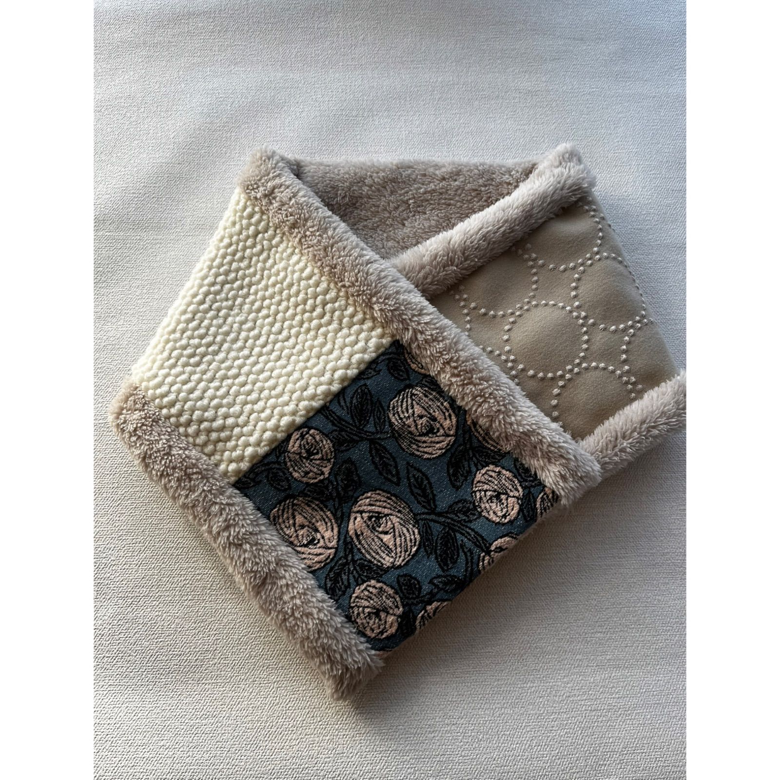 マフラータイプ】rosy・dop tambourine のネックウォーマー ミナ