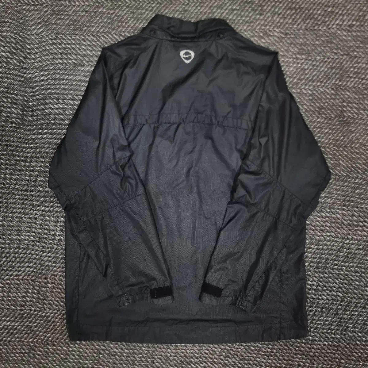 Nike Juventus ウィンドブレーカー 黒 ナイキ ユヴェントス オールド ロゴ ウィンドブレーカー - メルカリ