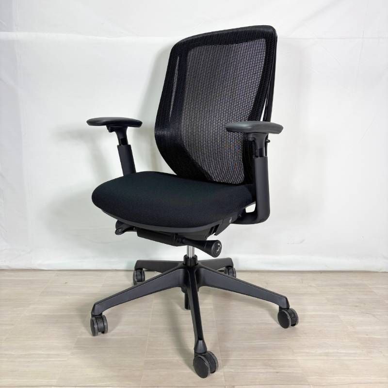 2025年製 オカムラ シルフィーチェア メュシュ ブラック 可動アーム ⑤