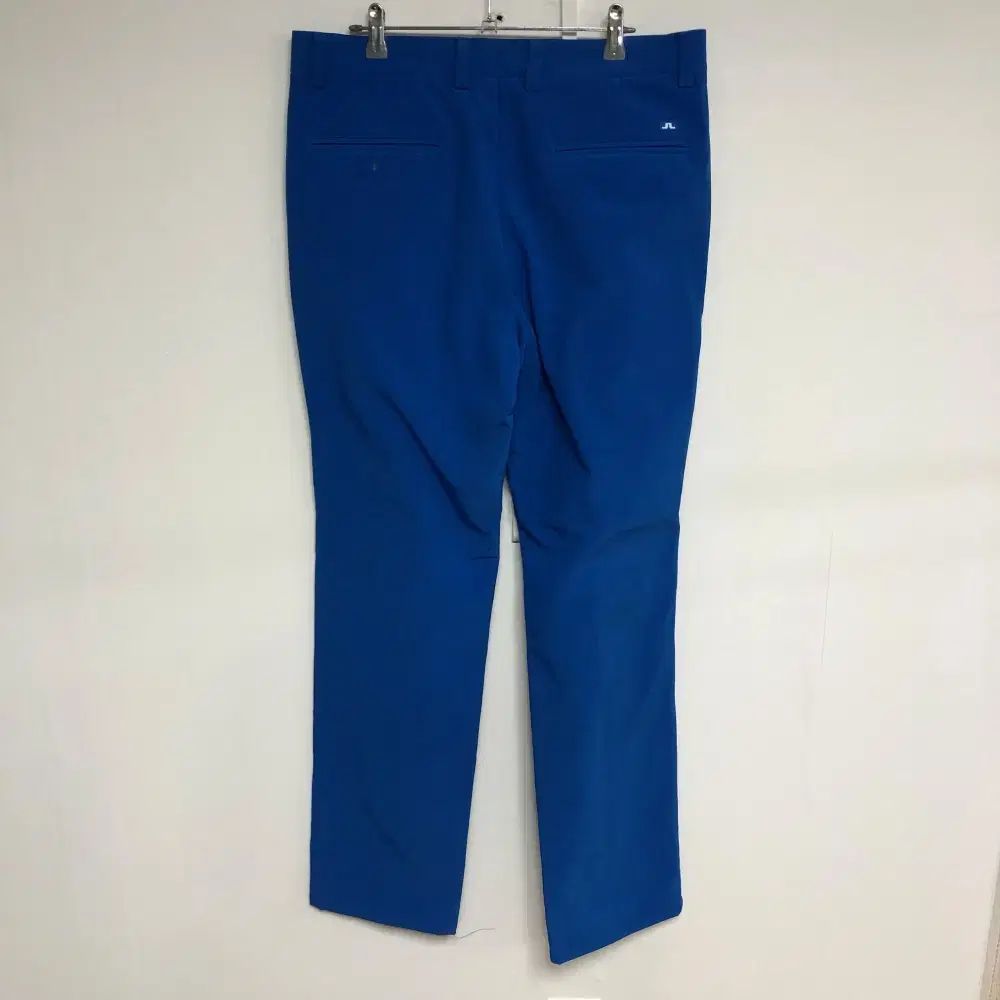 【新品未使用品】J.LINDEBERG メンズ パンツ ブルー J.LINDEBERG ゴルフ メンズパンツ（色：ブルー系）｜メンズウエア