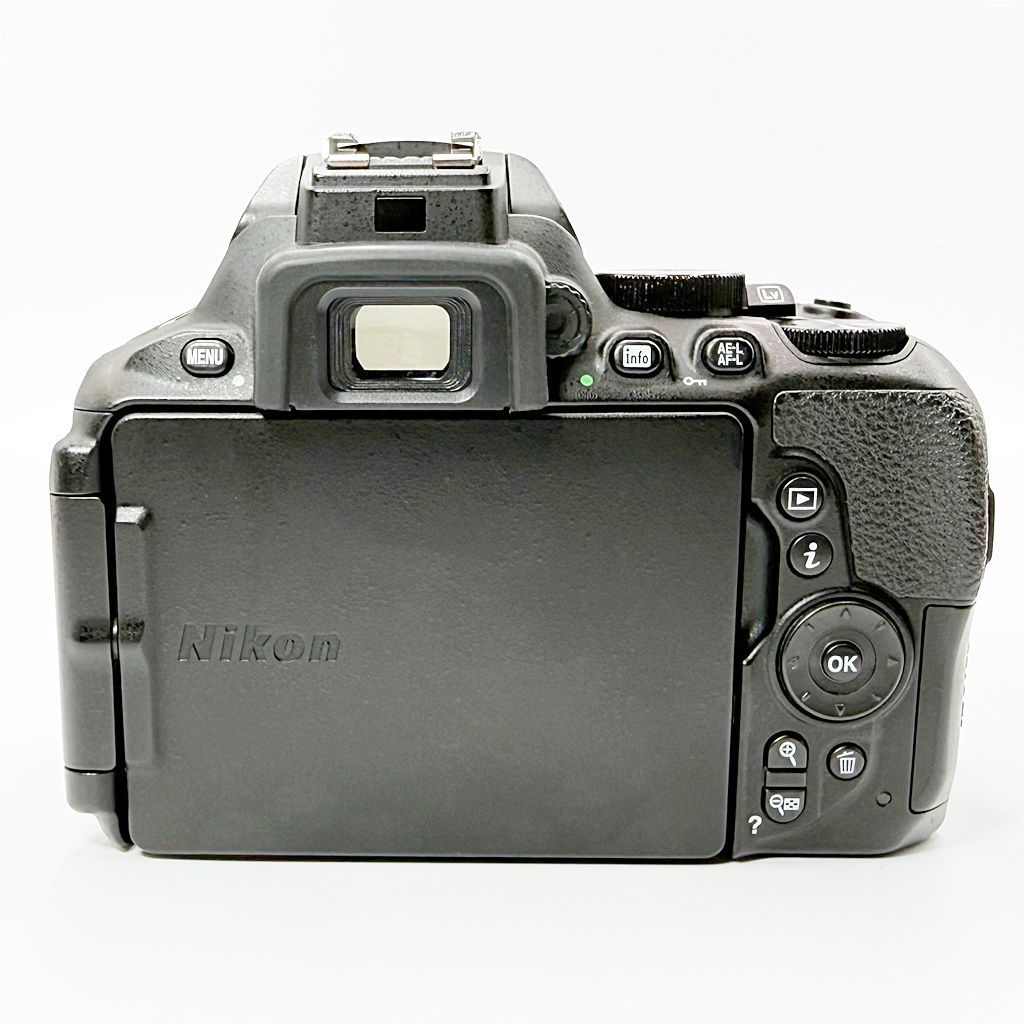 ニコン Nikon D5600 ダブルズームキット 一眼レフ カメラ 中古 - メルカリ