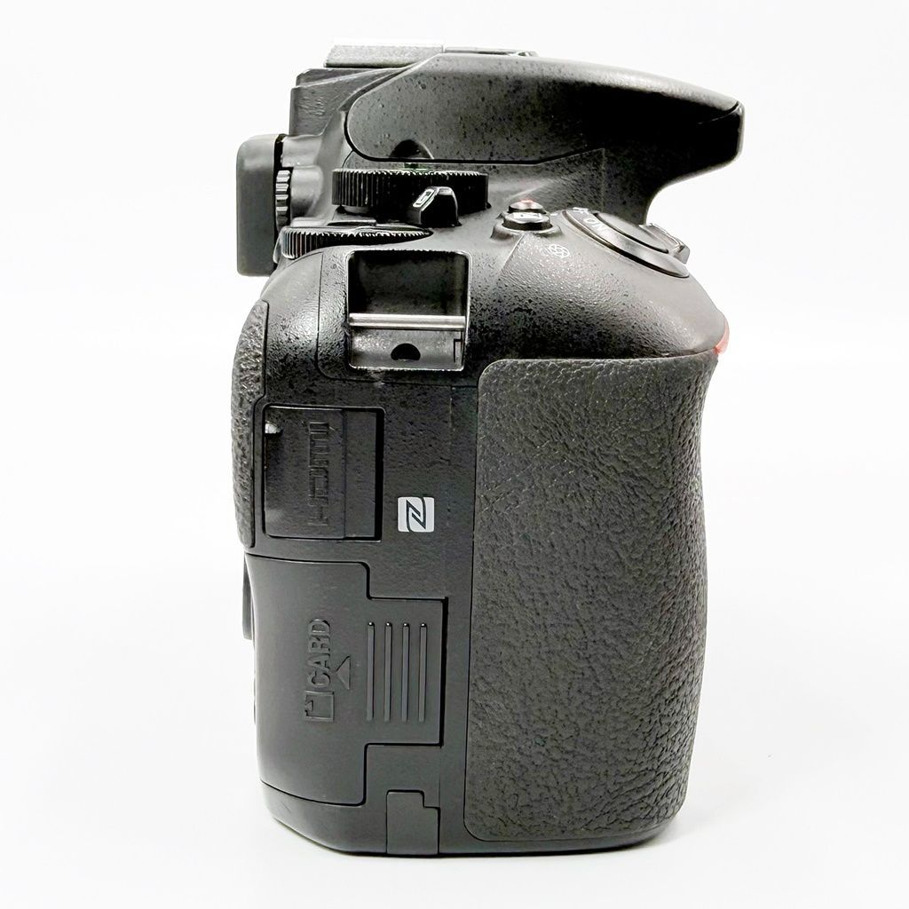 ニコン Nikon D5600 ダブルズームキット 一眼レフ カメラ 中古 - メルカリ