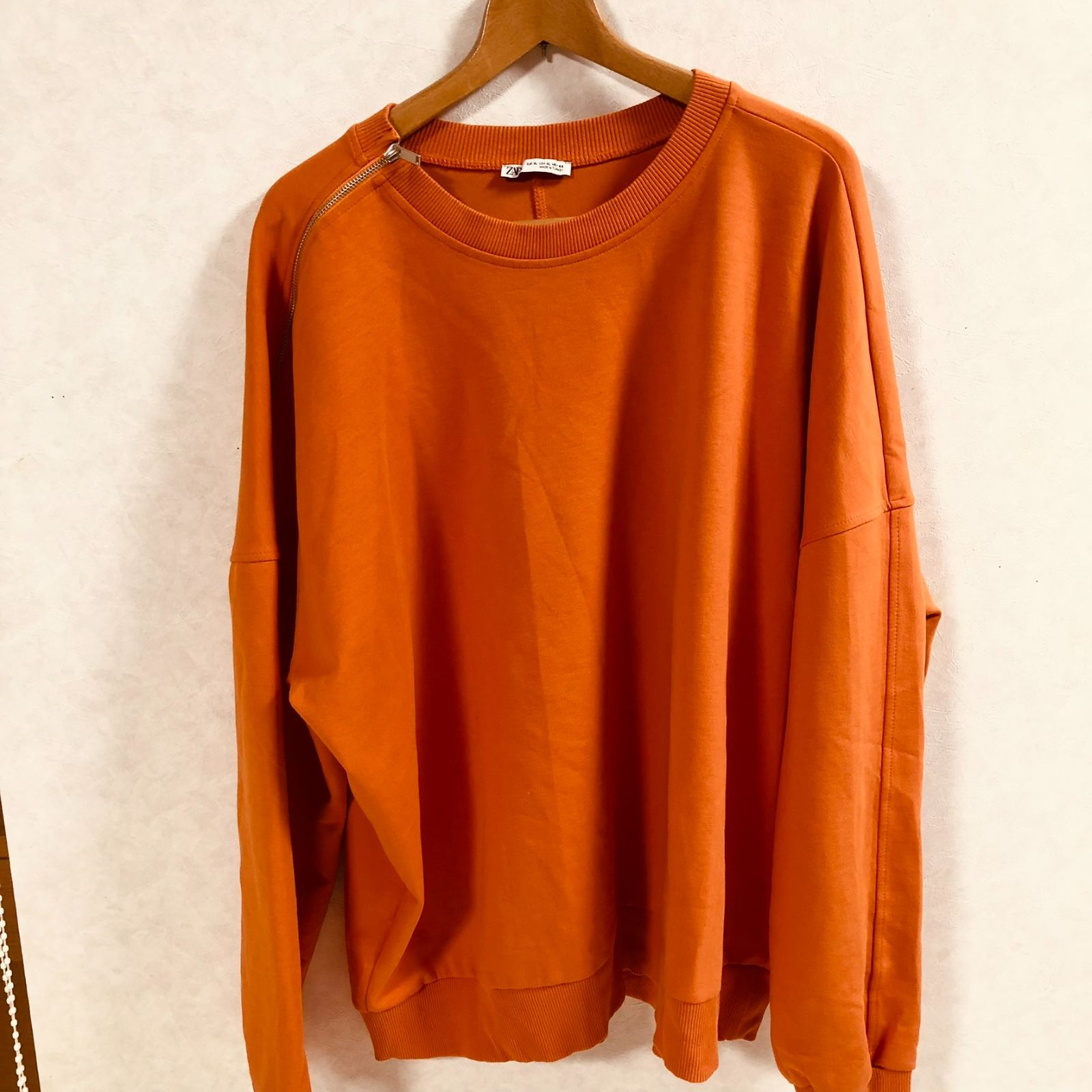 ZARA XLサイズ トレーナー オレンジカラー - メルカリ