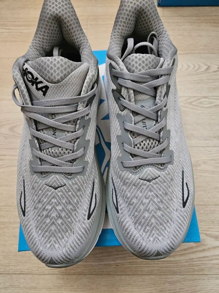 ホカオネオネ クリフトン 9 グレー スニーカー