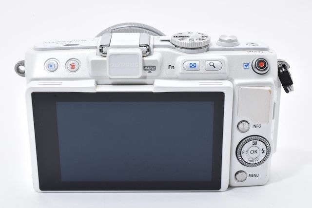 並品＞ OLYMPUS ミラーレス一眼 PEN Lite E-PL6 レンズ（14-42mm