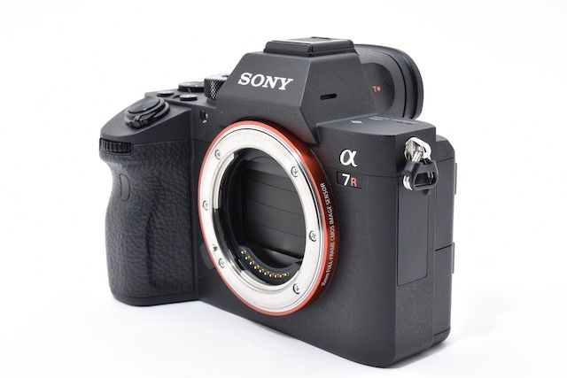 良品＞ SONY(ソニー) フルサイズ ミラーレス一眼カメラ α7RIII ボディ