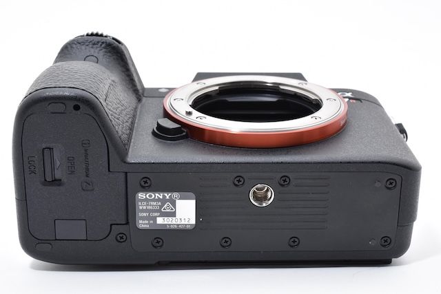 良品＞ SONY(ソニー) フルサイズ ミラーレス一眼カメラ α7RIII ボディ