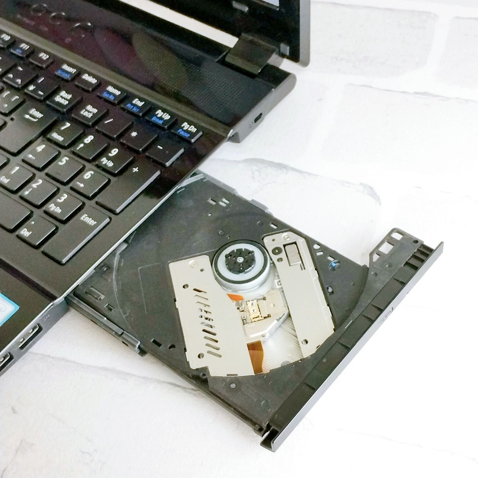 たっぷり1TB Blu-ray フルHD 15.6インチ テンキー 最新Windows11