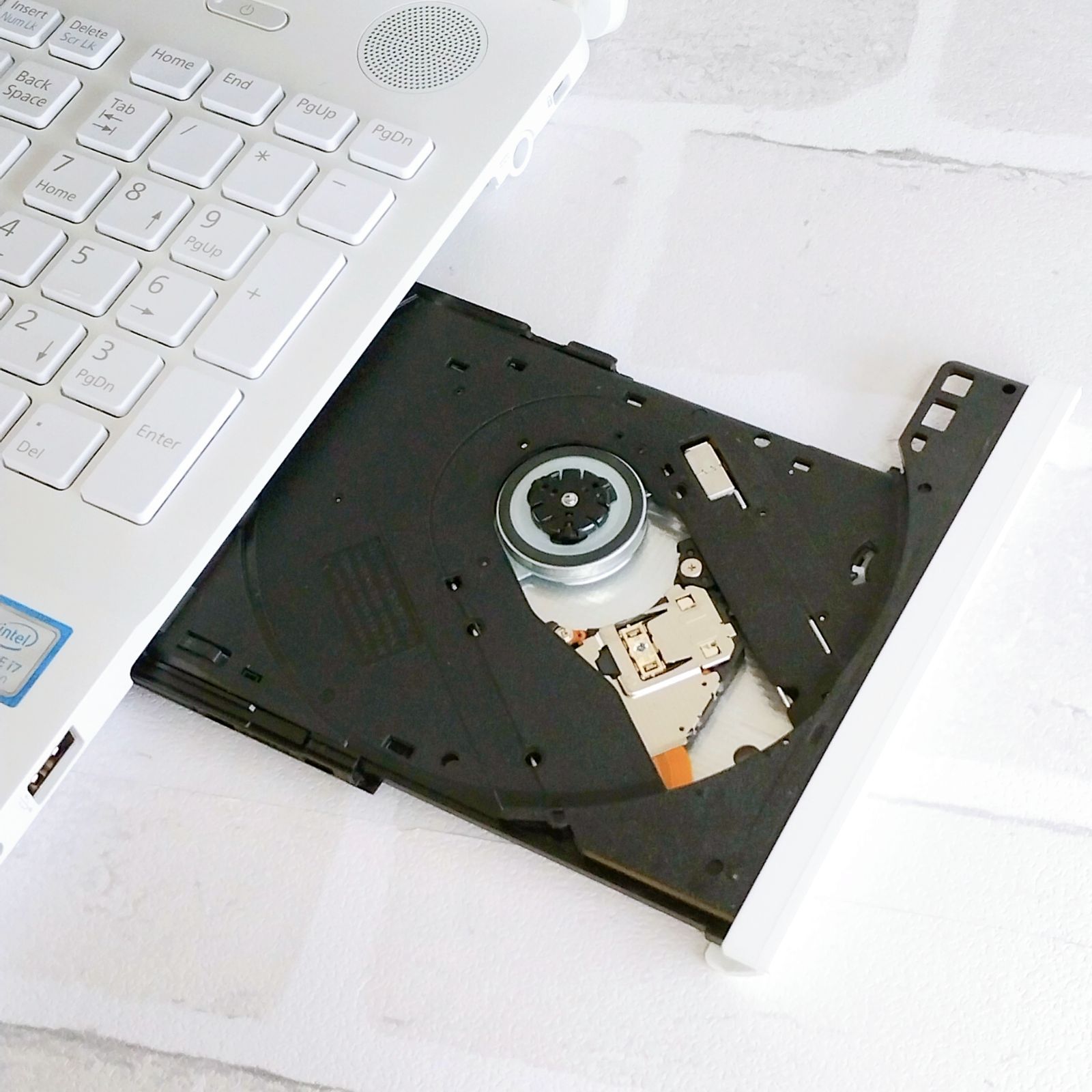 美品！第7世代 Corei7 たっぷり1TB 最新Windows11 DVD カメラ付き