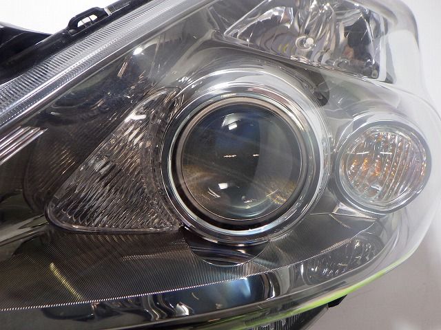 アイシス ヘッドライト左右 HID ANM ZGM 10/15 中期 44-69 L 81110