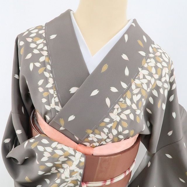 ❁tomihisa❁新品 桜 着物 正絹“桜小紋にその身を包めば季節を超えて華