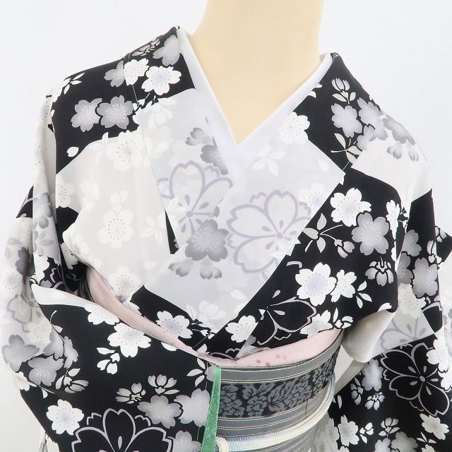 ❁tomihisa❁新品 桜 市松 着物 正絹“モノトーンの誘惑…お洒落小紋で