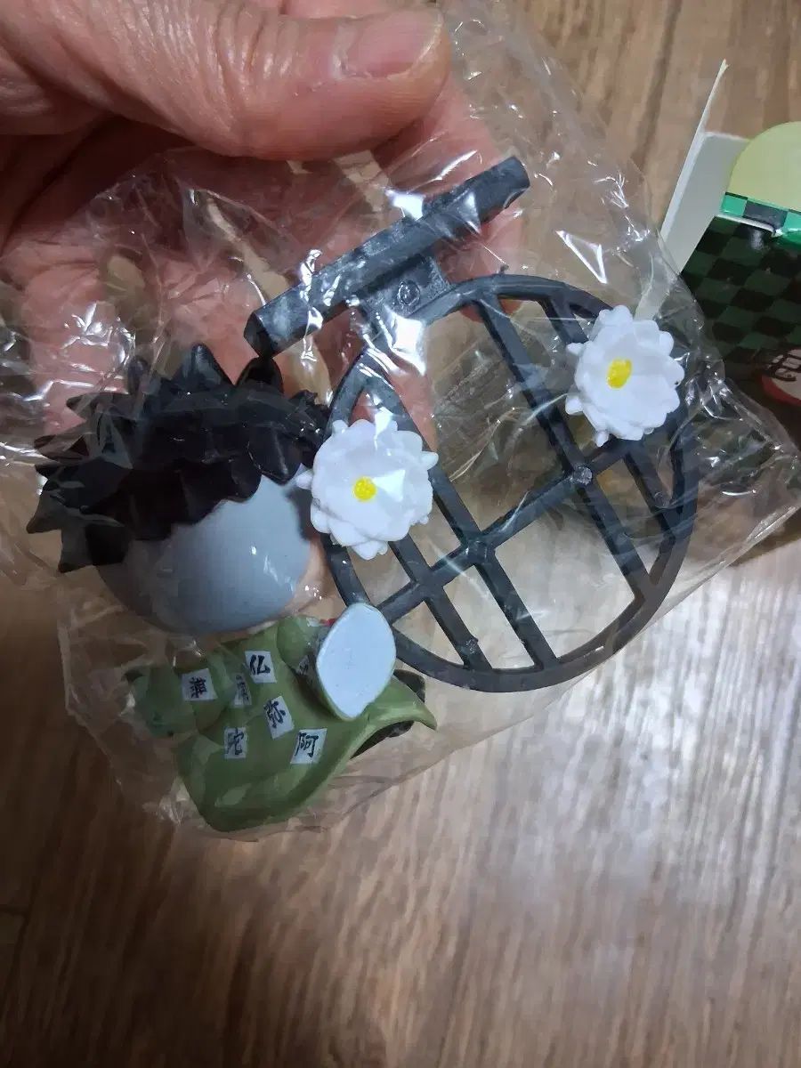 超メルカリ市⚠️まもなく終了⚠️天然木一点物【花器／壺】槐✴︎世界に一つの逸品✴︎ 鬼滅の刃 悲鳴嶼 行冥 フィギュア ミニ (送料無料※メルカリshop取引