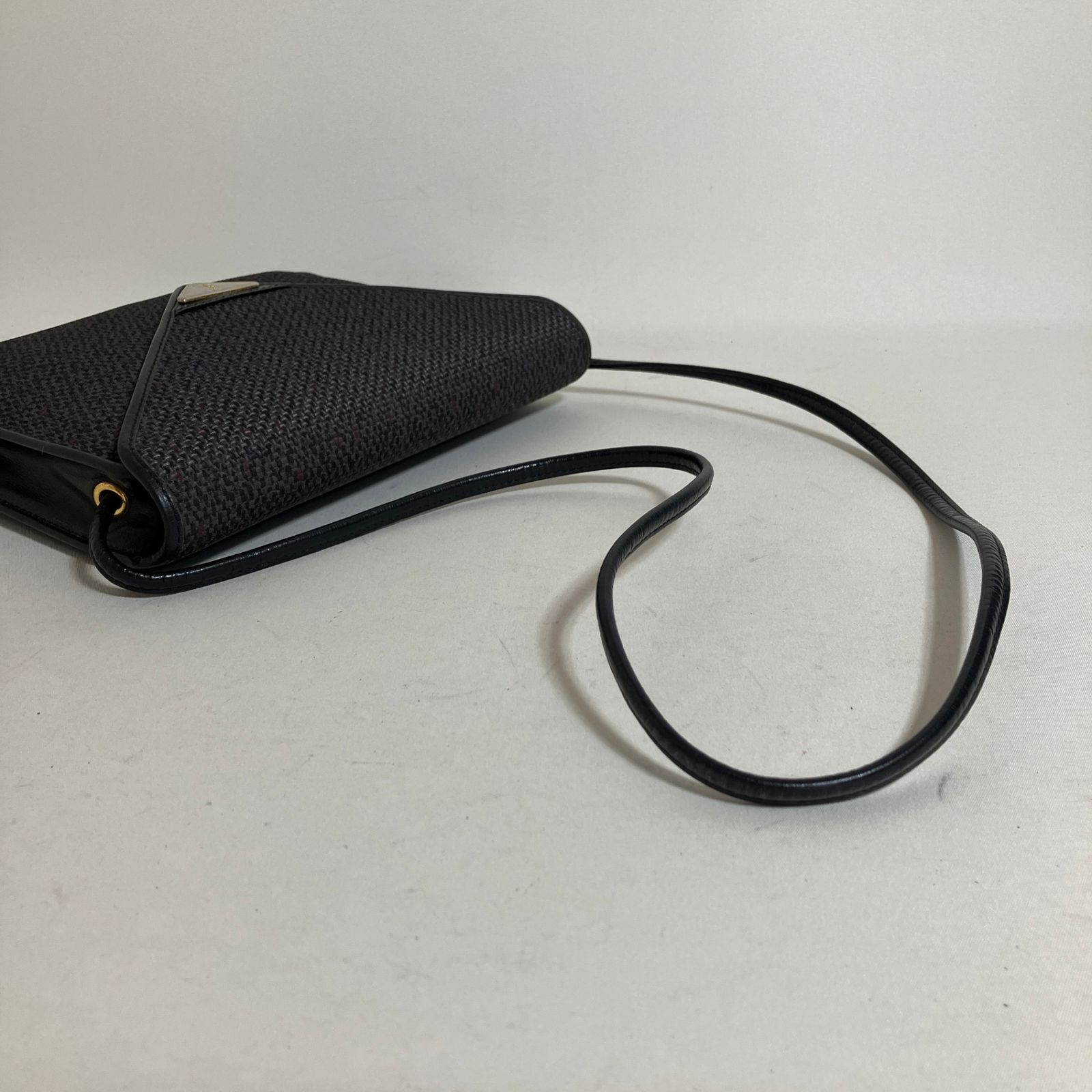 2512-145｜イヴサンローラン ショルダーバッグ ブラック YSLロゴ金具 