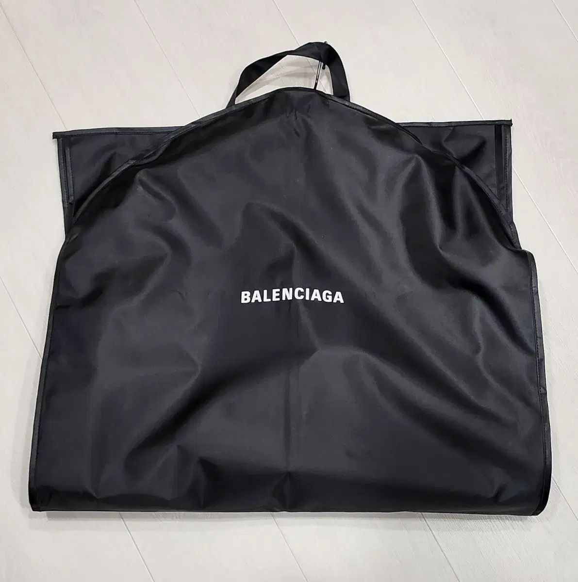 新品未使用品✨BALENCIAGA ハンガー 洋服カバー 新品未使用品✨BALENCIAGA ハンガー 洋服カバー 中古・古着通販