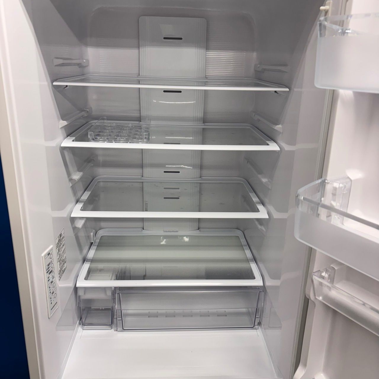 580 日立 大型冷蔵庫 300L強 小型 家庭用自動製氷 右開きホワイトカラー 580 日立 大型冷蔵庫 300L強 小型 家庭用 自動製氷 右開き ホワイト