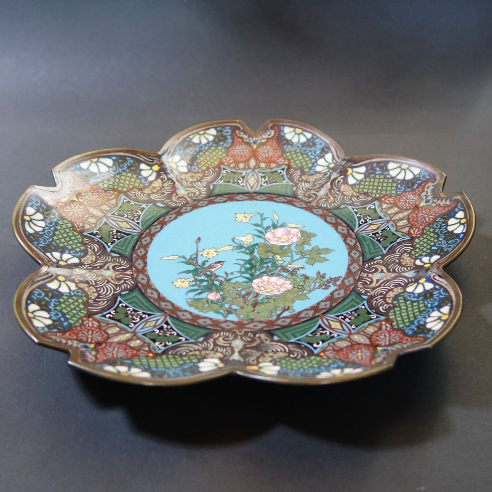 七宝焼 【 桜花形 花鳥図 七宝皿 】七宝 飾皿 骨董 古美術 Dc25051501