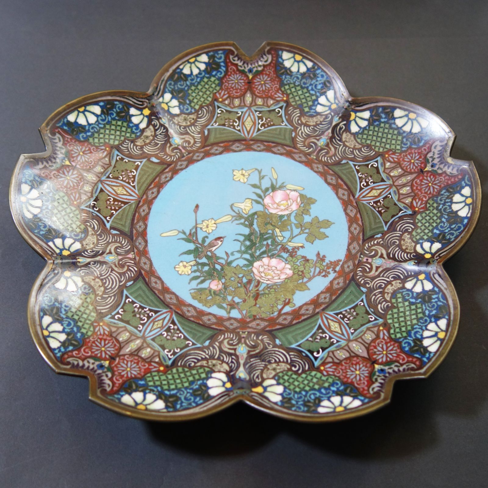 七宝焼 【 桜花形 花鳥図 七宝皿 】七宝 飾皿 骨董 古美術 Dc25051501