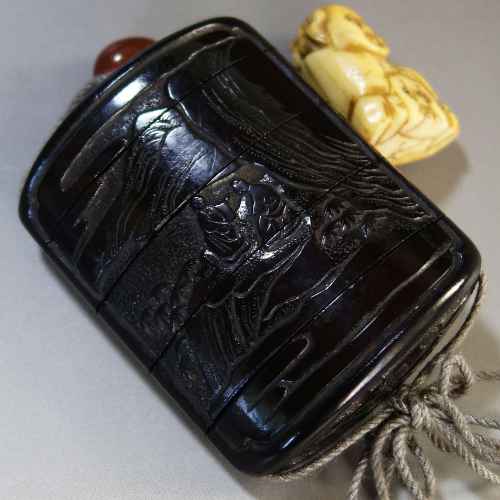 時代推黒印籠　極上根付　90g 東Y7-1016☆2Fトコチ 蒔絵印籠、極上根付 26g 東Y8-0116ア㊱ - メルカリ