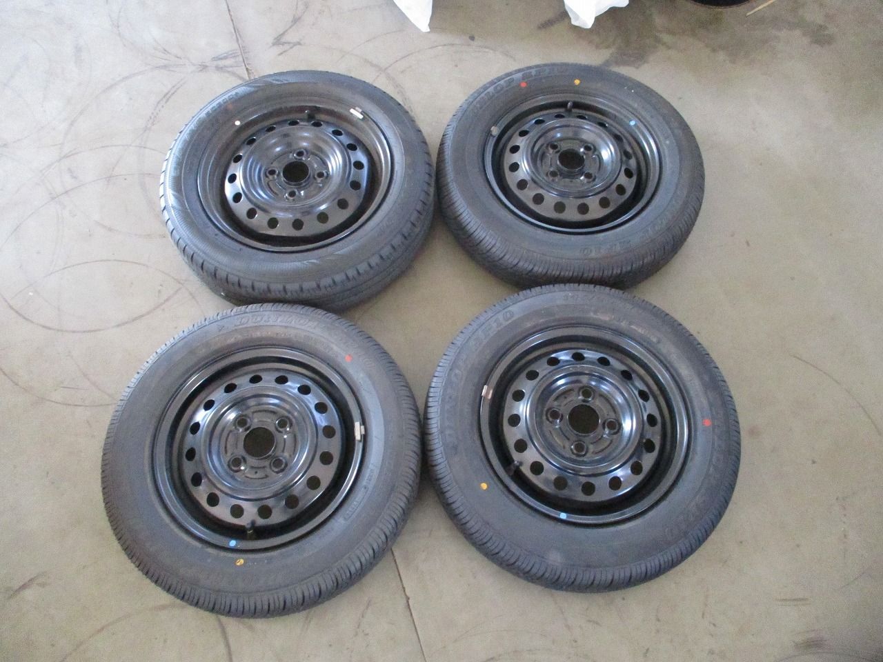 ダイハツ純正ホイール13インチとダンロップ（145/80R13）のタイヤ付き