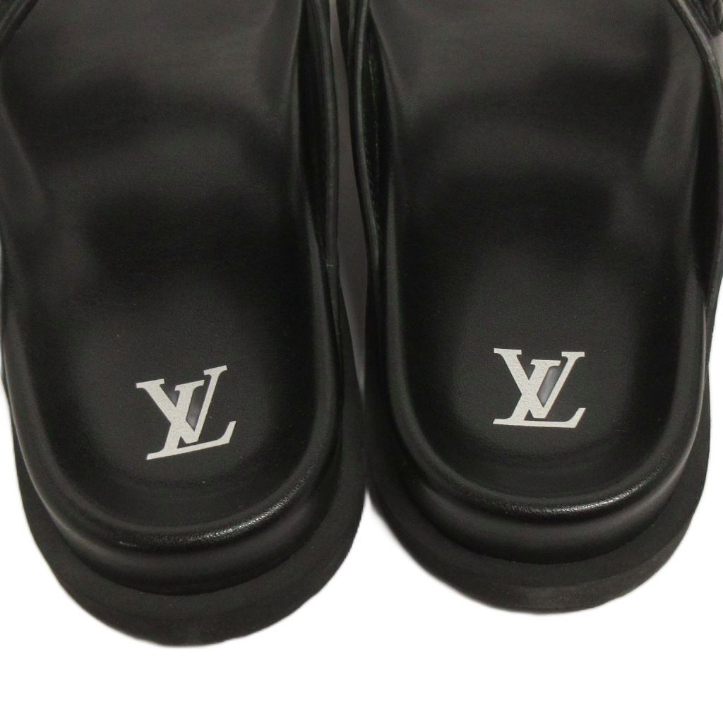 Louis Vuitton ブラック コンフォートレザーサンダル ルイ・ヴィトン」の最旬コンフォートサンダル5選｜大人の足元に