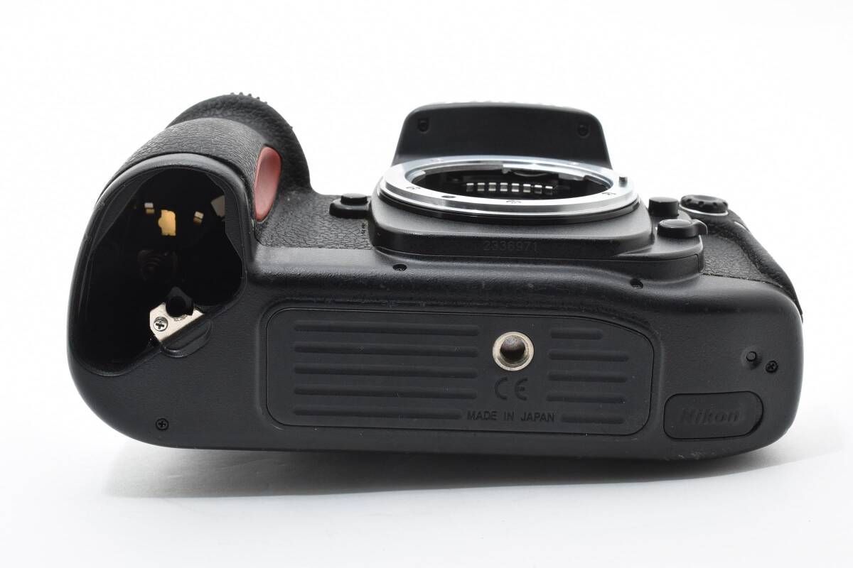 【ジャンク品】Nikon F100 ボディー フィルム一眼レフカメラ ニコン ☆ジャンク☆ ニコン Nikon F100 ボディ フィルムカメラ 電池室なし