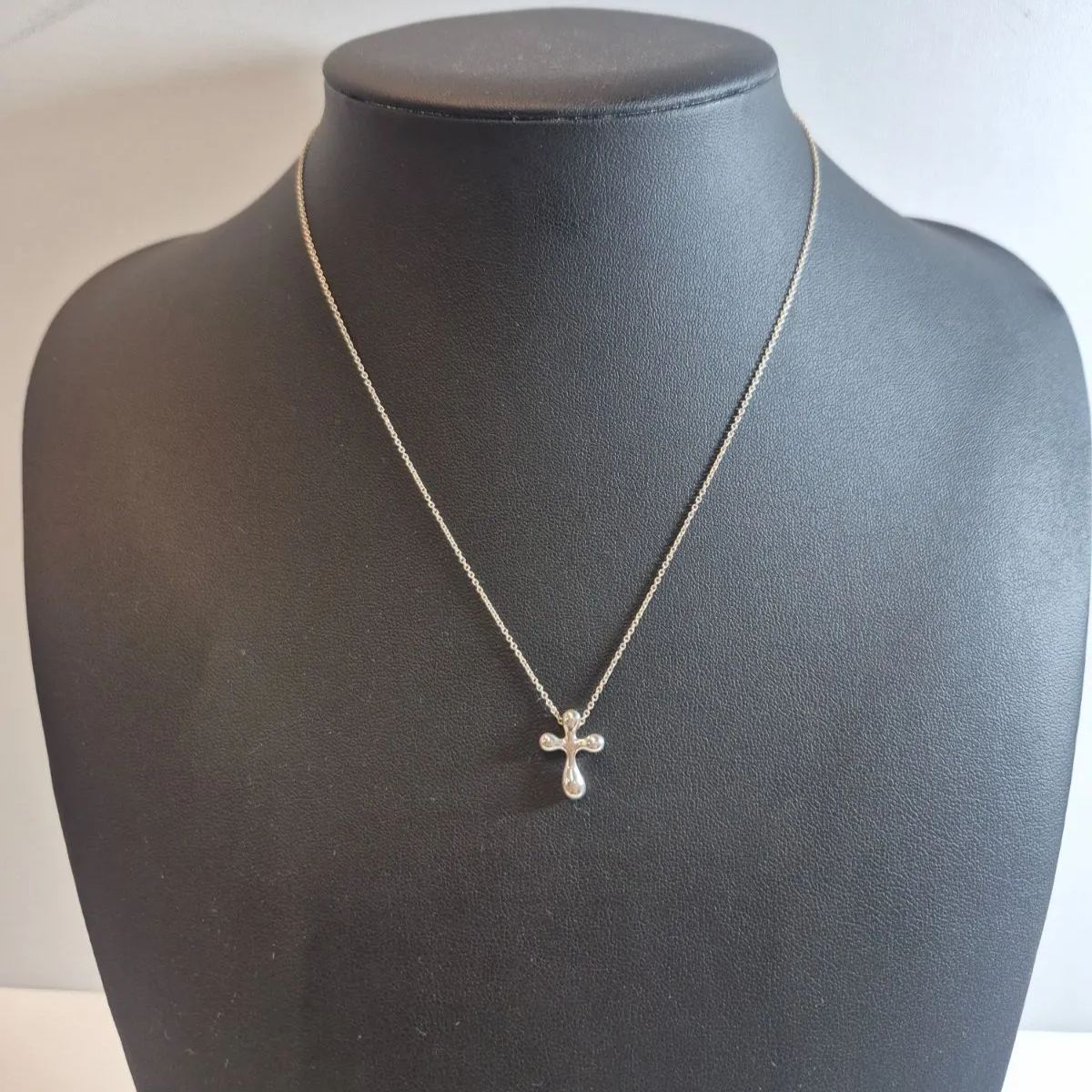 ティファニー ティアドロップ スモール クロス ネックレス シルバー