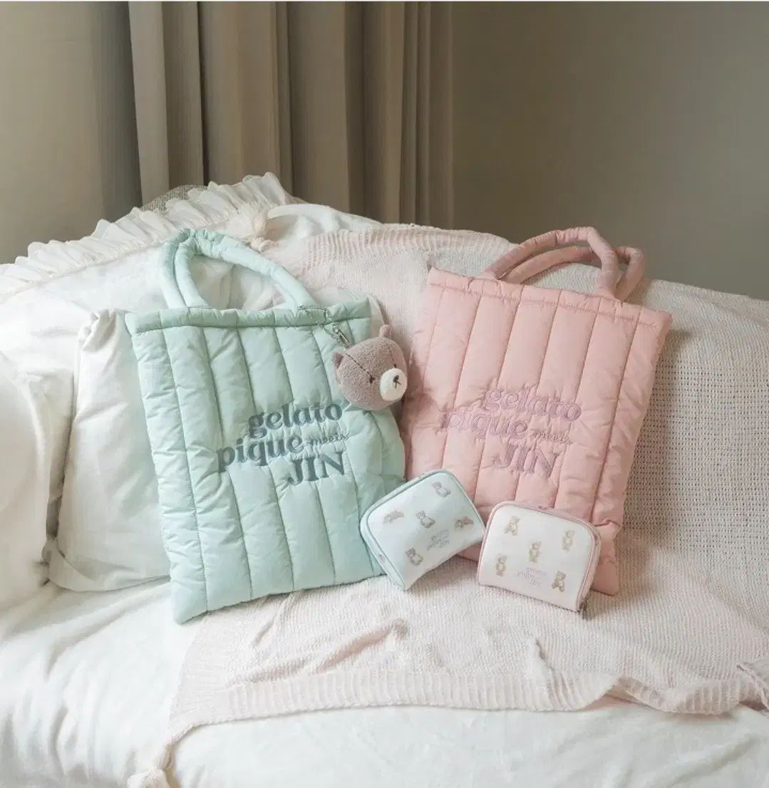 BTS JIN x ゲル ピケ Bear Pattern ポーチ - メルカリ