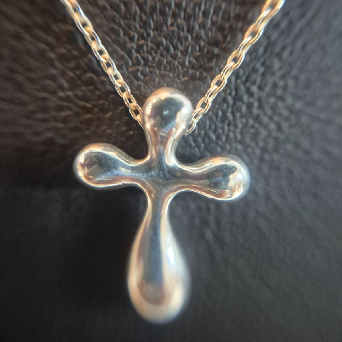 ティファニー ティアドロップ スモール クロス ネックレス シルバー