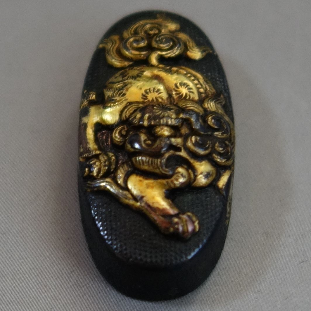 縁頭 【 赤銅魚々子地 獅子図縁頭 】(箱付き) 日本刀 刀装具 鐔 鍔