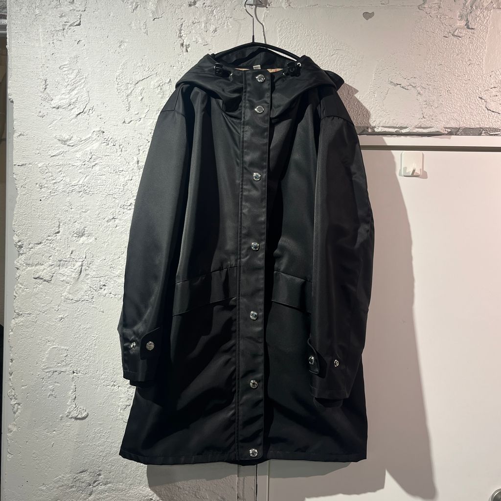 美品 BURBERRY バーバリー ホースフェリー ナイロンジャケット ブラック 楽天市場】BURBERRY バーバリー 19AW ﾎｰｽﾌｪﾘｰ ﾌｰﾃﾞｯﾄﾞ ﾀﾞﾌﾞﾙｼﾞｯﾌﾟ ﾅｲﾛﾝ