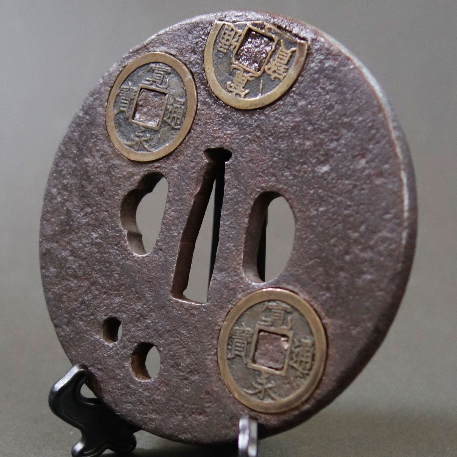 鍔 【 鉄地 寛永通宝象嵌鍔 】(鍔箱付き) 日本刀 刀装具 鐔 骨董 古