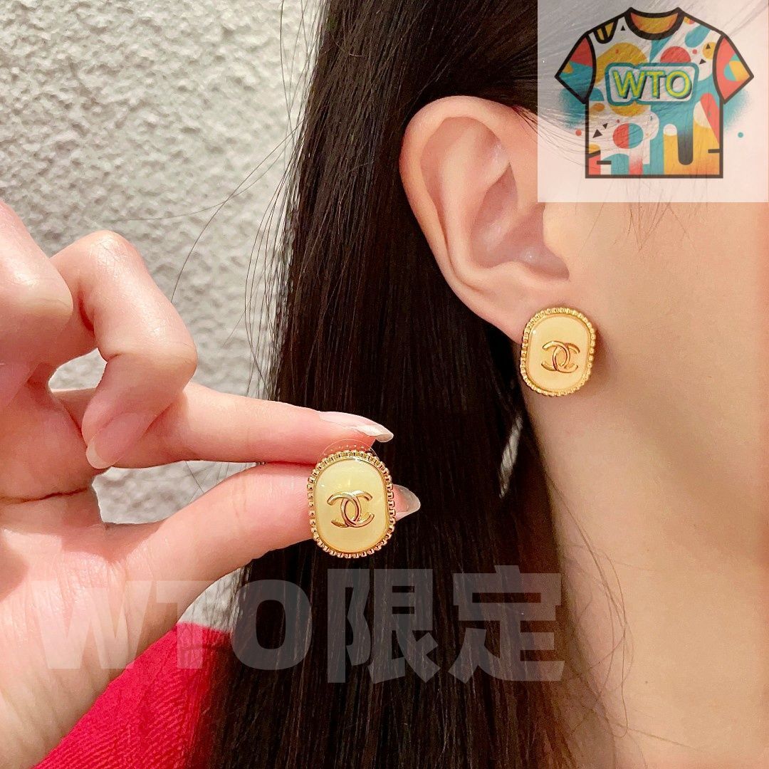 CHANEL ダブルCロゴ ピアスヴィンテージ　今週のみ値下げ‼️ 今日特価】Chanel ヴィンテージ ダブル C ピアス 送料無料！在庫限定