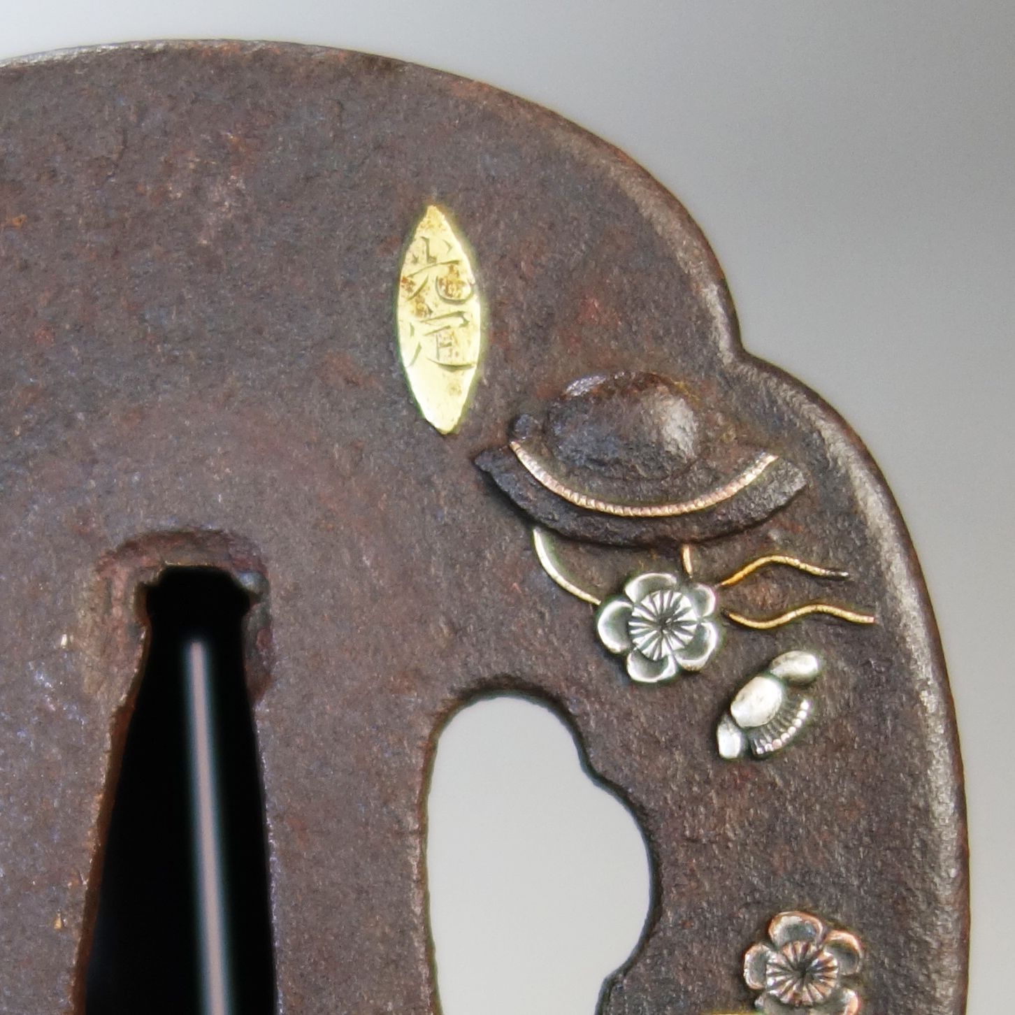 【 梅桜花小透鍔 】 鍔 鐔 鉄地 透鍔 刀装具 武具 骨董 江戸時代 鍔 鐔 鉄地 透鍔 刀装具 武具 骨董 江戸時代【梅桜花小透鍔】 鍔 鐔 鉄