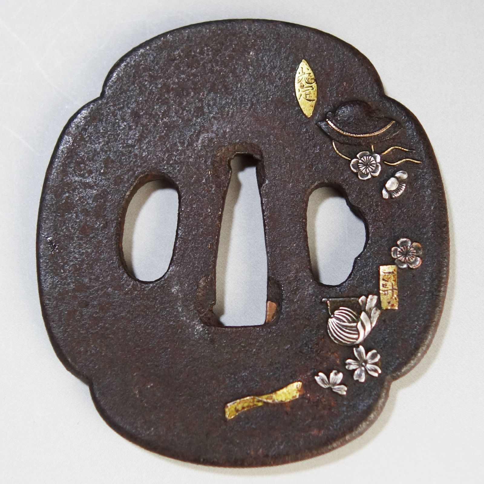 刀装具 縁頭 梅図 骨董 古美術 美術品・アンティーク・コレクション 刀装具 縁頭 梅図 武具 骨董 古美術