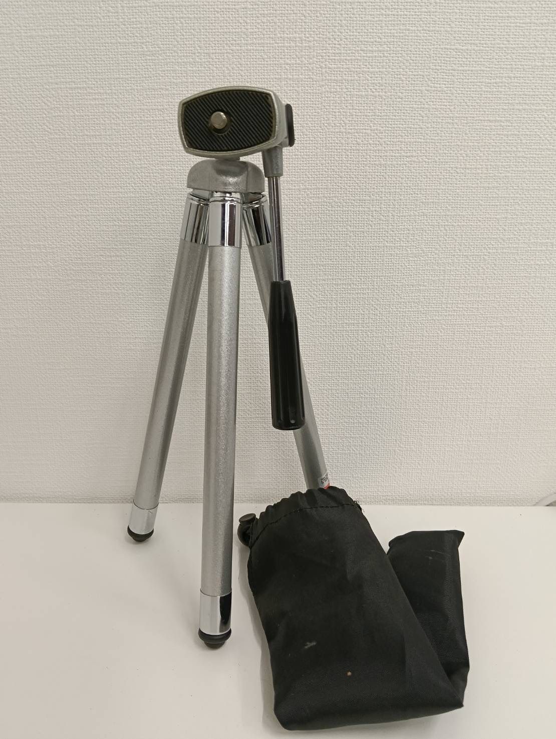 中古品】 伸縮式 カメラ三脚 コンパクト 撮影機材 カメラアクセサリー