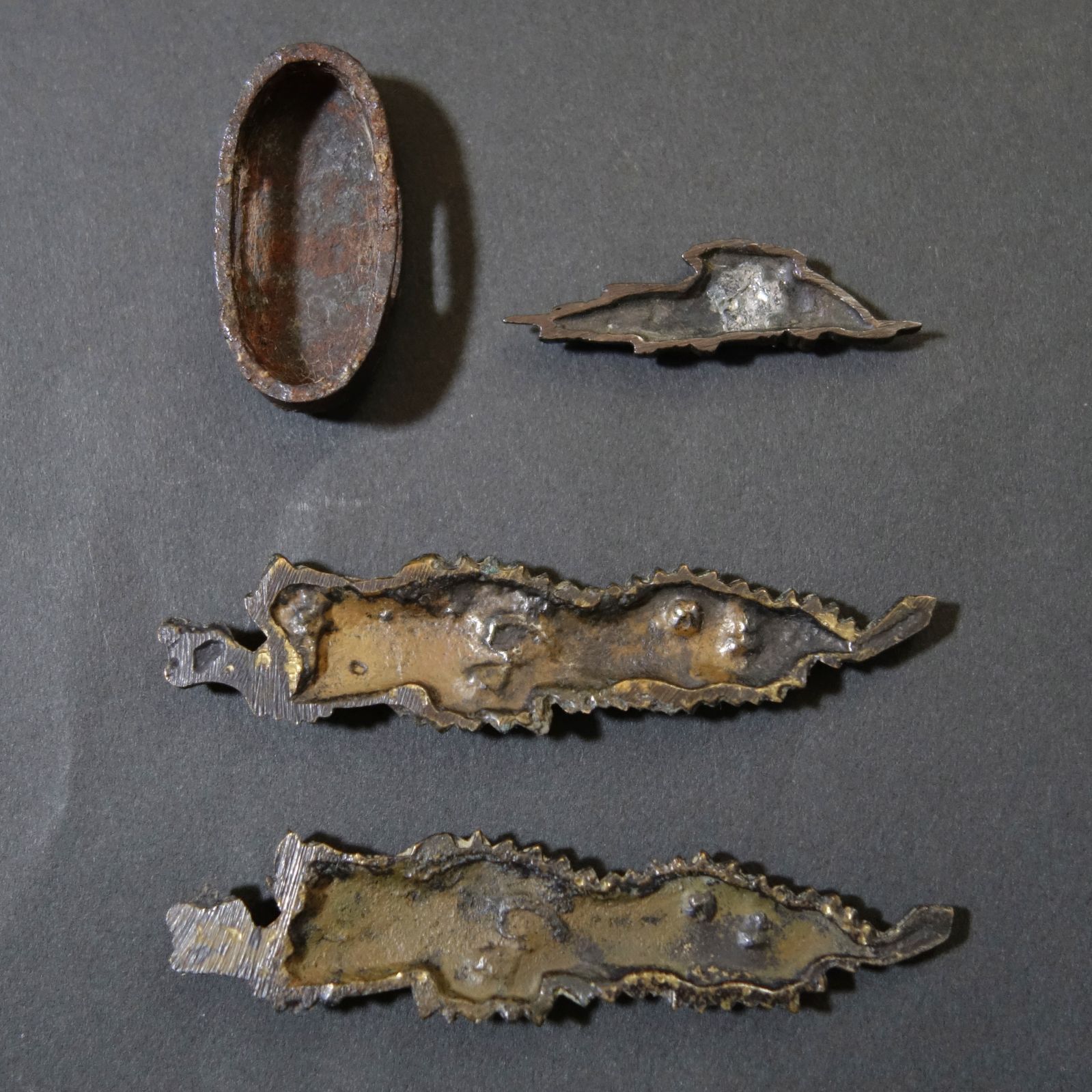 刀装具 【 高肉彫 象嵌 鍍金 刀装具 煙草入前金具 ×7点 】 煙草入 前