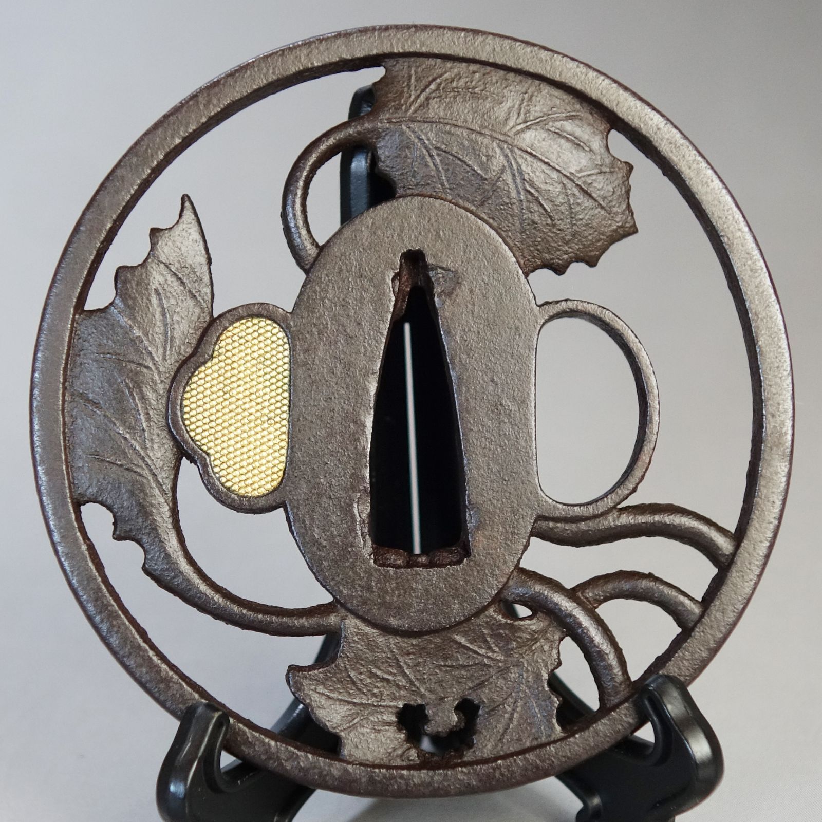 鍔　刀の鍔　骨董品 骨董逸品【扇の的透鍔 鉄地】(鍔箱付き) 日本刀 刀装具 鍔 鐔 武具