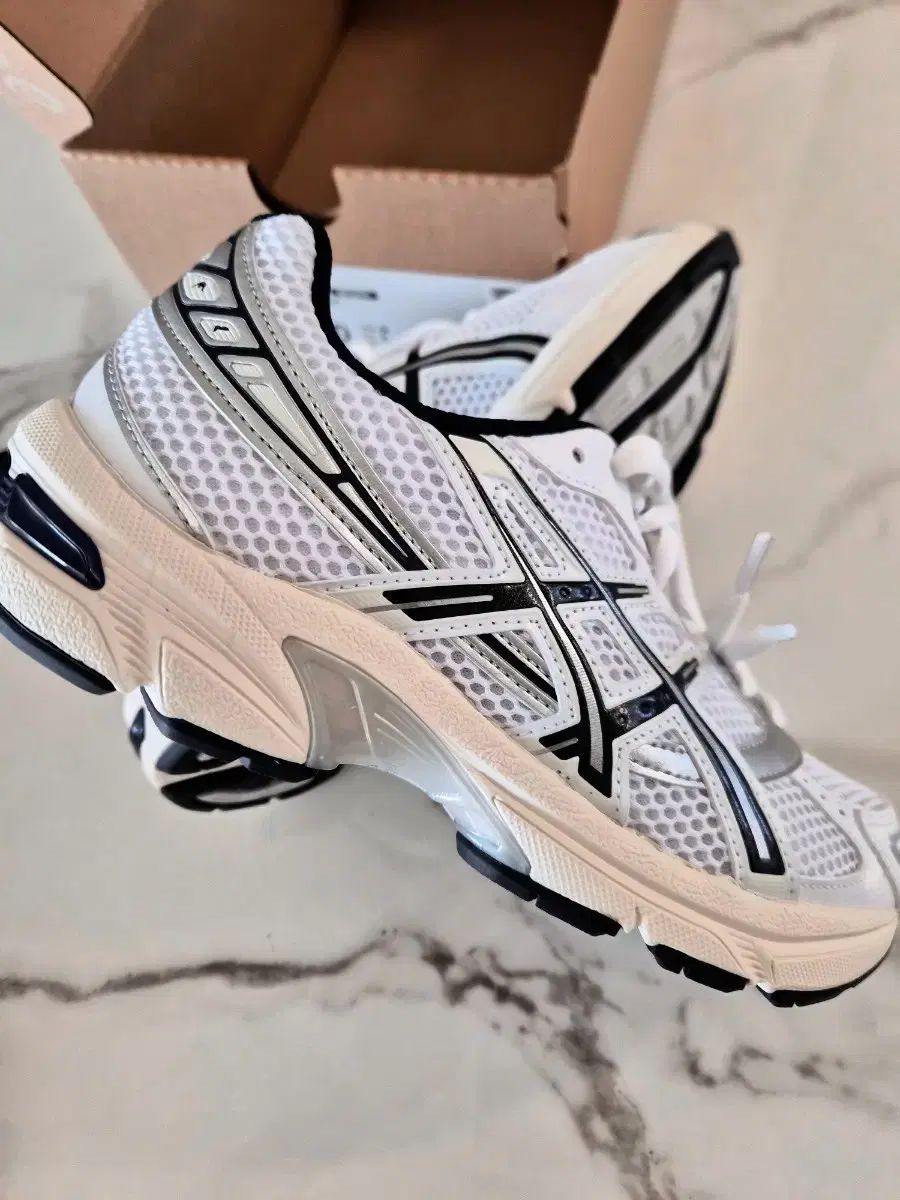 ランニングシューズ asics