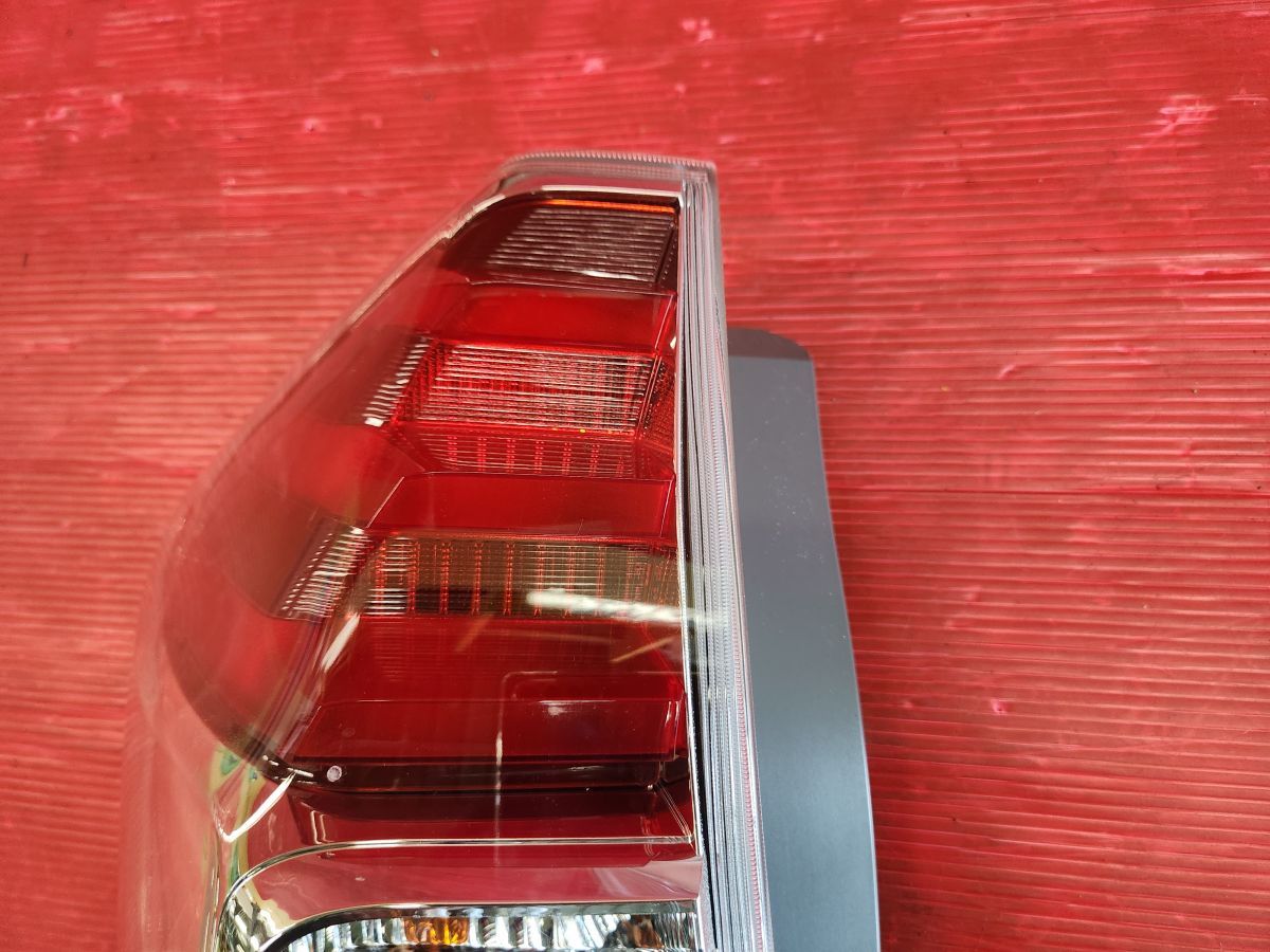 トヨタ純正プリウスα 左テールランプ STANLEY47-46 トヨタ 40 プリウス