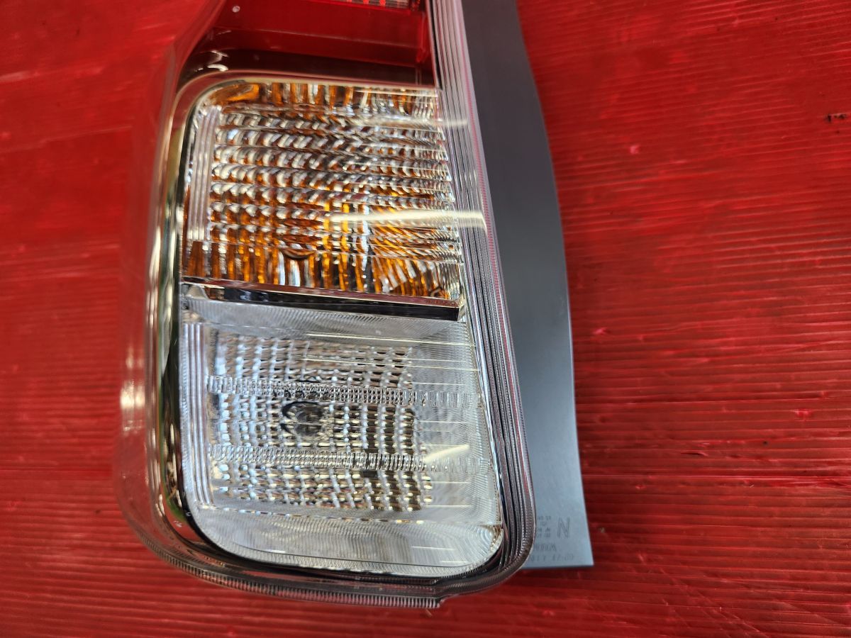 トヨタ 40 プリウスα 後期 純正 左 テールランプ ZVW41W Stanley 47-69