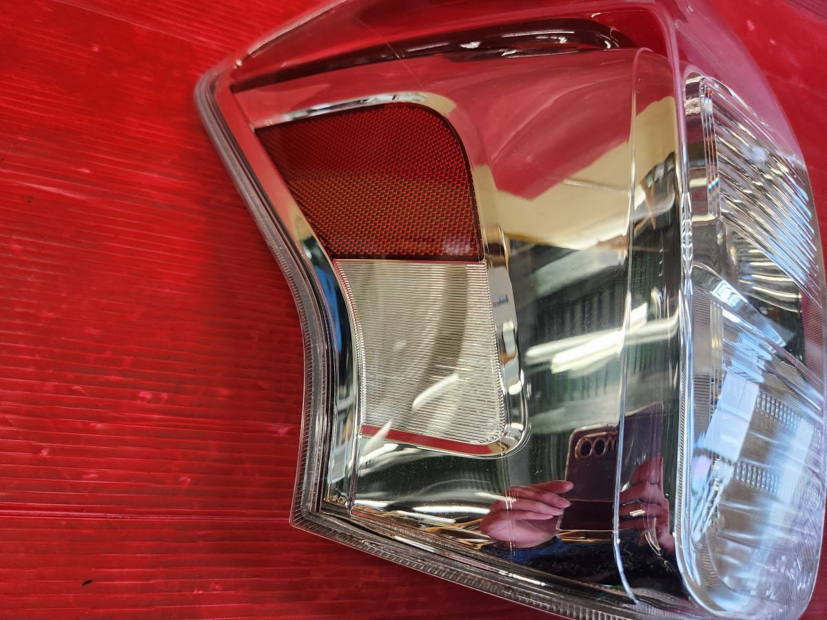 トヨタ 40 プリウスα 後期 純正 左 テールランプ ZVW41W Stanley 47-69