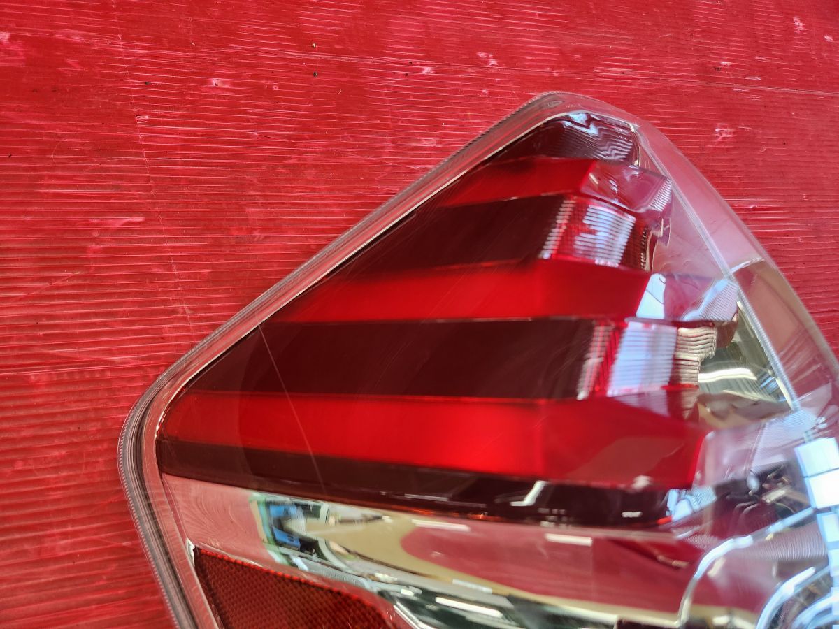 トヨタ 40 プリウスα 後期 純正 左 テールランプ ZVW41W Stanley 47-69