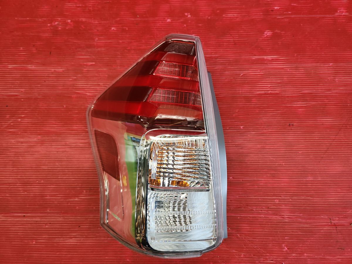 トヨタ純正プリウスα 左テールランプ STANLEY47-46 トヨタ 40 プリウス