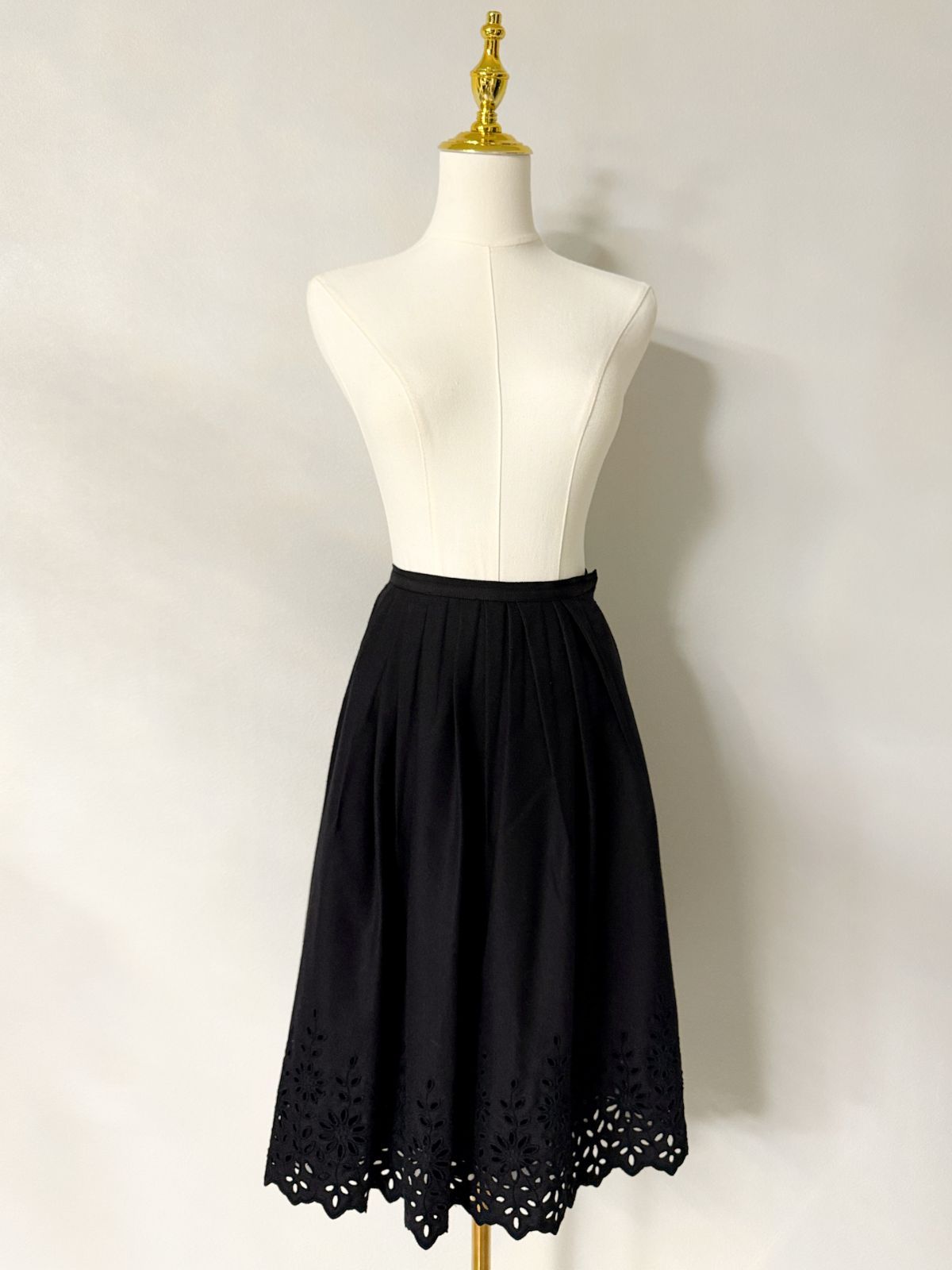 美品FOXEY / フォクシー カットワーク ウール スカート ブラック38