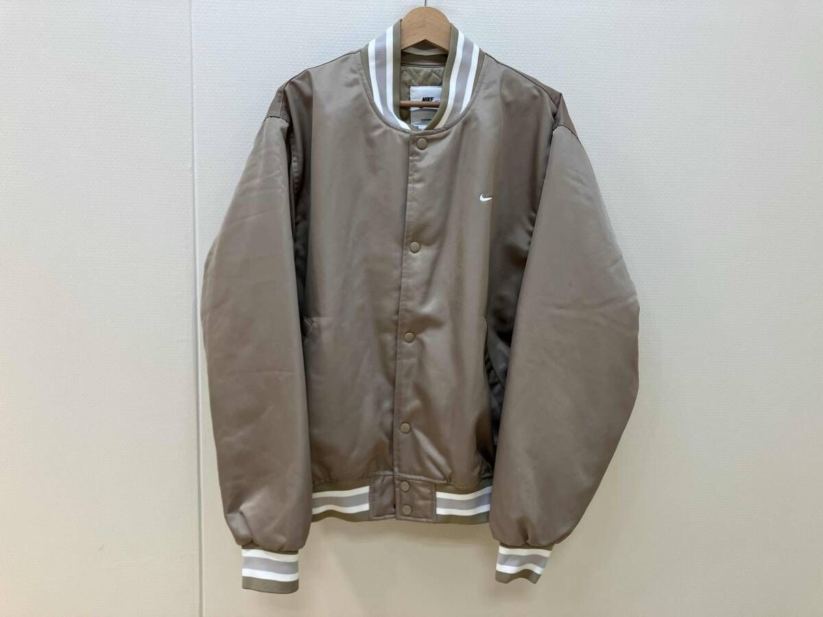 NIKE ナイキ AU SATIN DUGOUT JKT KHAKI/WHITE AUサテンダッグアウト