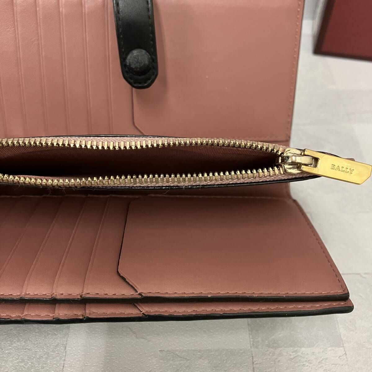 BALLY バリー 二つ折り財布 レザー ブラック ピンク カード大容量
